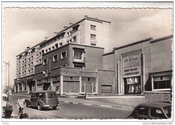 Quand fut prise cette photo du cinéma Le Paris ?