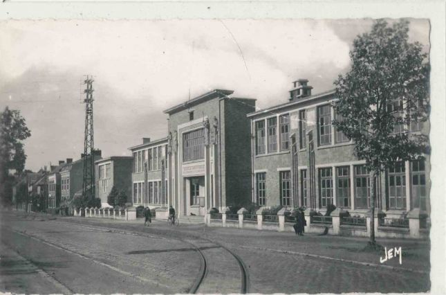 rails devant l'école Pratique